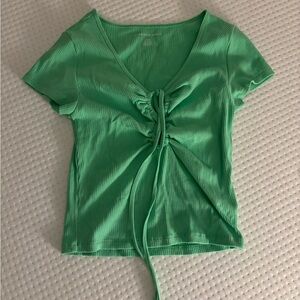 Vibrant green cropped tight shirt with ring in the chest